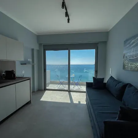 شقة Escape Chic With Seafront Patio شاراكي